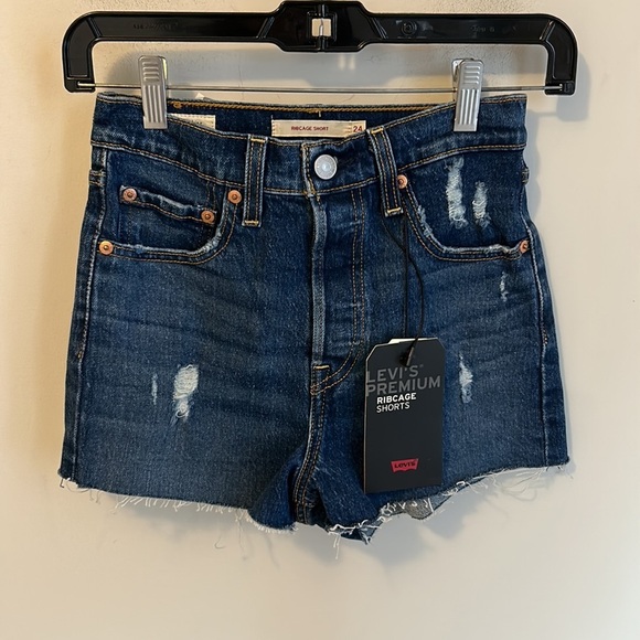 Levi’s Ribcage Shorts Dark Wash Distressed - Picture 2 of 8